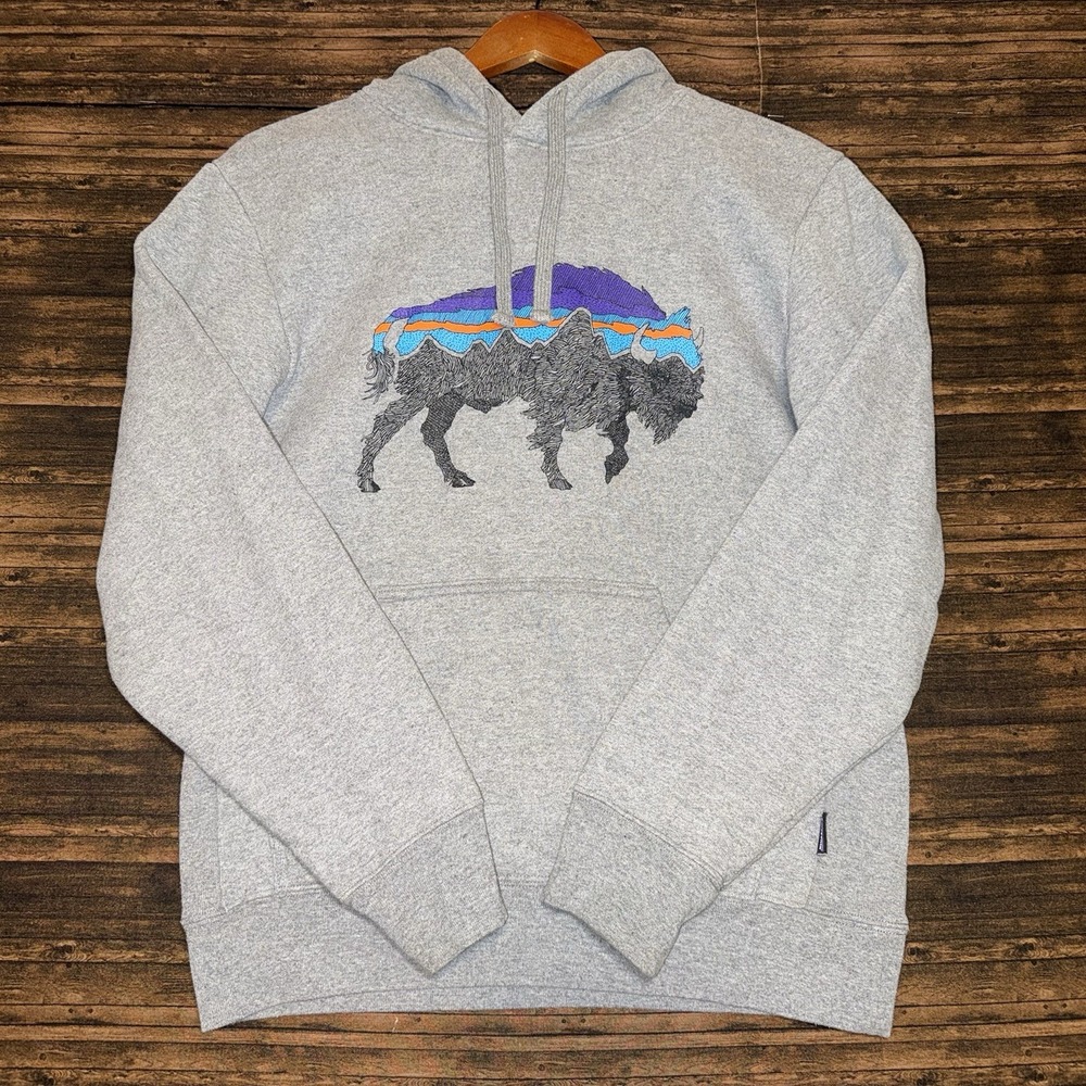 Patagonia Hoodie Mens XS Gray Fitz Roy Hoody Bison Buffalo Graphic Pullover Logo